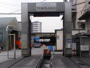 大型門型洗車機(寝屋川工場)